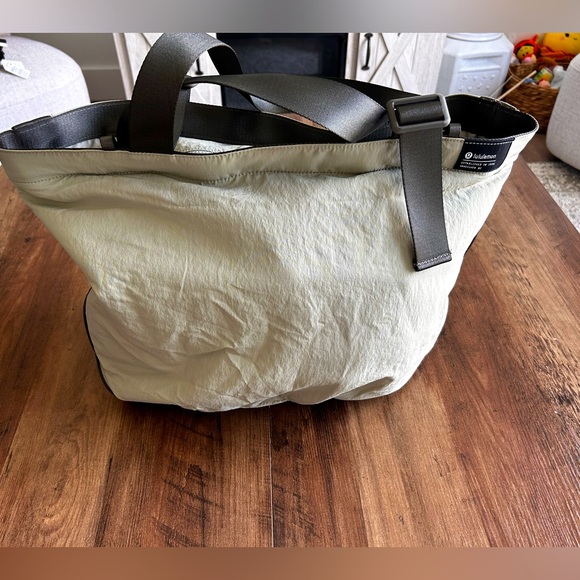 lululemon athletica grey and green tote